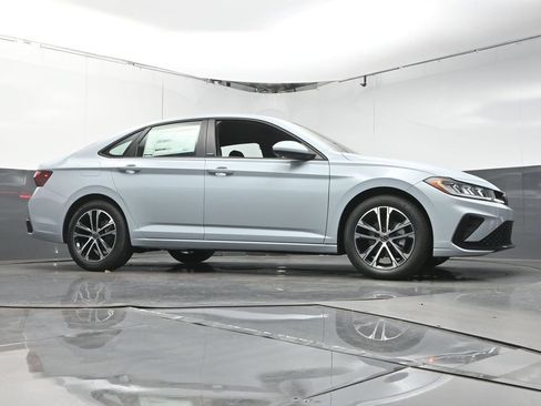 Used 2026 Volkswagen Jetta Sport FWD image 31