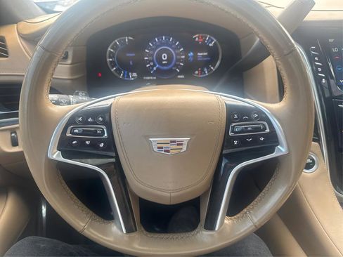 Used 2018 Cadillac Escalade Platinum RWD image 16