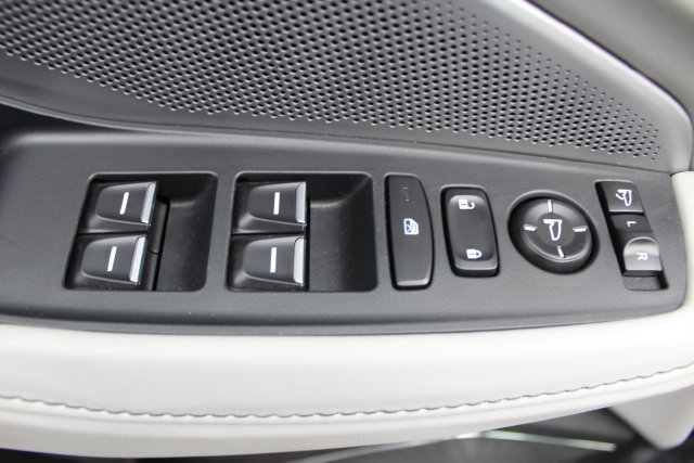 Used 2025 Acura MDX w/ Technology Package FWD image 47