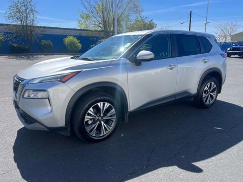 Used 2023 Nissan Rogue SV AWD/4WD image 2