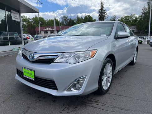 Used 2012 Toyota Camry XLE w/ Leather Pkg FWD image 8