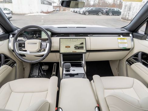 New 2026 Land Rover Range Rover SE image 17