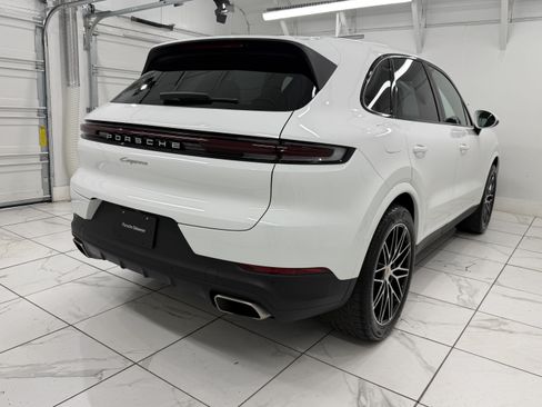 Certified 2024 Porsche Cayenne AWD/4WD image 12