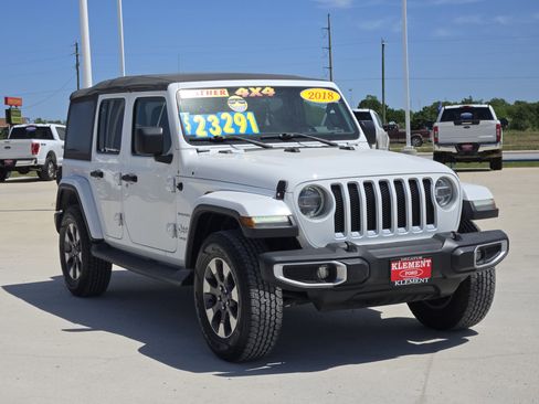 Used 2018 Jeep Wrangler Unlimited Sahara AWD/4WD image 3