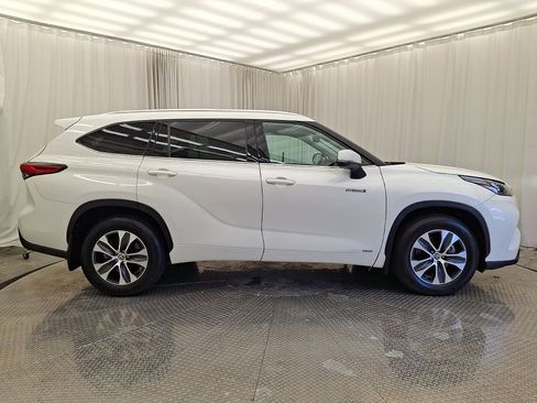 Certified 2020 Toyota Highlander XLE AWD/4WD image 30