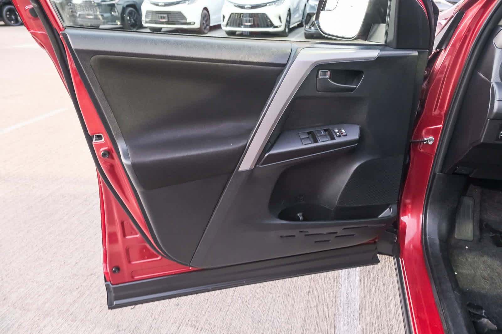 Used 2018 Toyota RAV4 LE w/ All Weather Liner Package FWD image 22