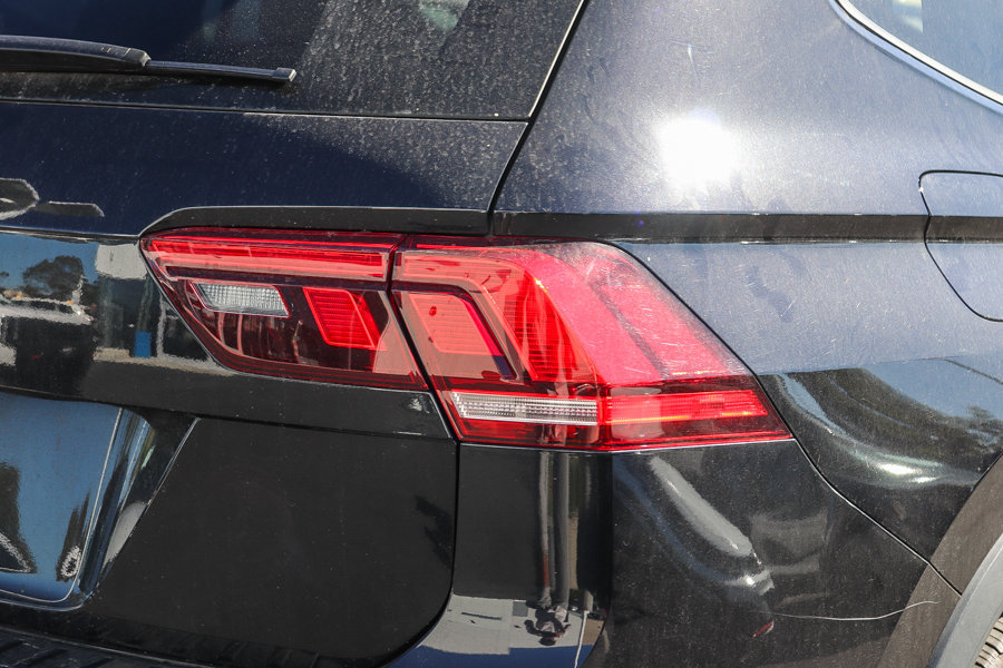 Used 2022 Volkswagen Tiguan SE R-Line FWD image 6