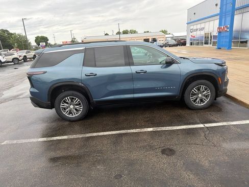 Used 2025 Chevrolet Traverse LT FWD image 7