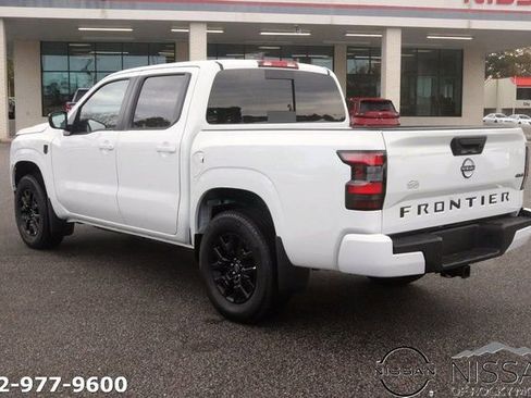New 2026 Nissan Frontier SV w/ Tow Package AWD/4WD image 5