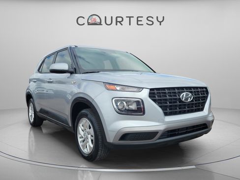 Certified 2023 Hyundai Venue SE image 5