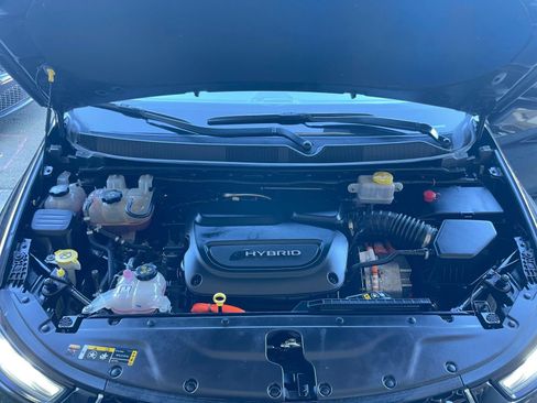 Used 2023 Chrysler Pacifica Touring-L image 35