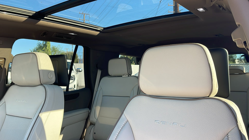 New 2026 GMC Yukon Denali w/ Denali Reserve Package AWD/4WD image 10