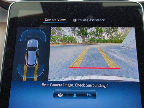 Used 2025 Mercedes-Benz GLC 300 4MATIC image 11