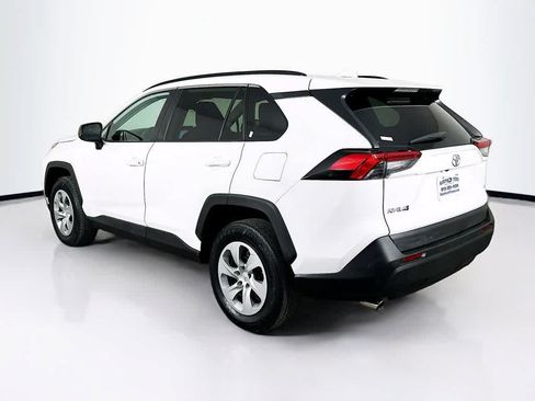 Used 2021 Toyota RAV4 LE FWD image 4