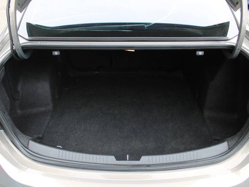 Used 2017 Chevrolet Malibu LT w/ Leather Package FWD image 17