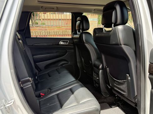 Used 2013 Jeep Grand Cherokee Laredo AWD/4WD image 12