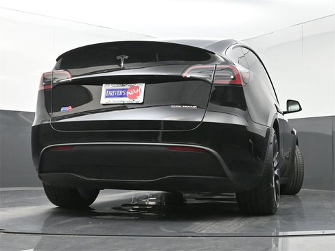 Used 2022 Tesla Model Y Performance image 27
