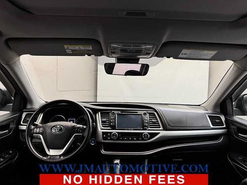Used 2018 Toyota Highlander XLE AWD/4WD image 12