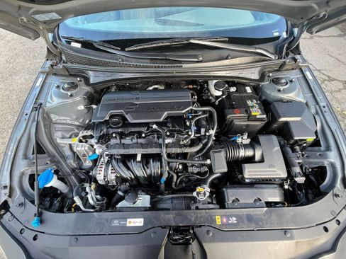 Used 2025 Hyundai Elantra SEL image 30