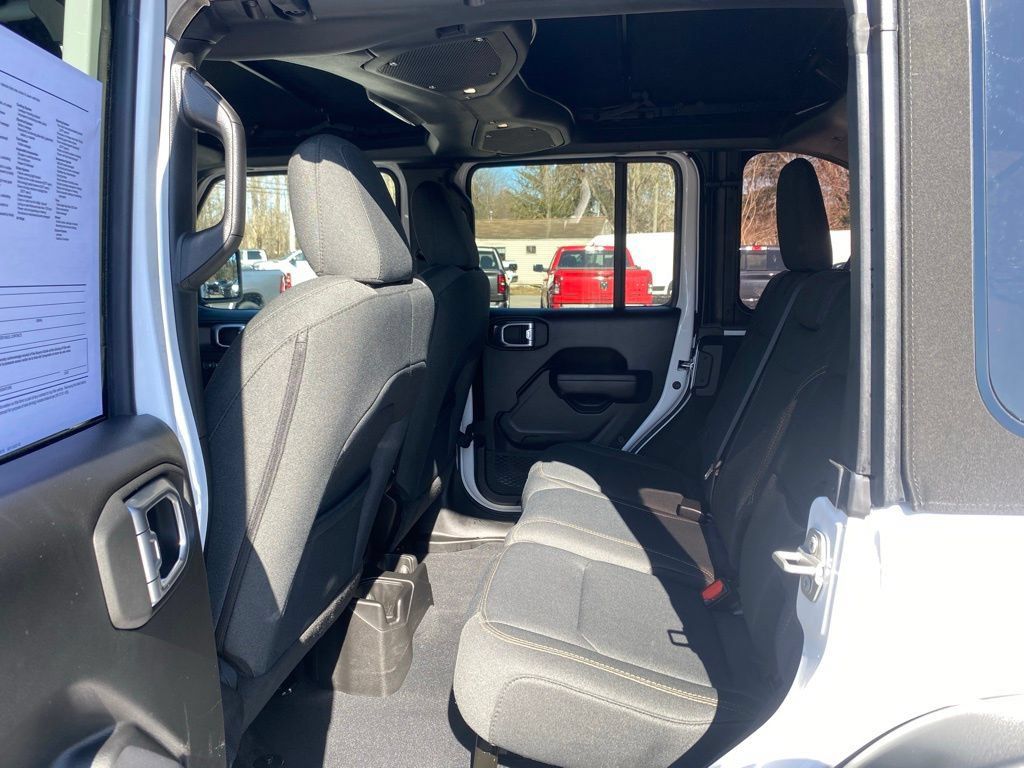 Used 2024 Jeep Wrangler Unlimited Sport AWD/4WD image 18