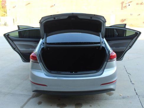 Used 2017 Hyundai Elantra SE FWD image 18