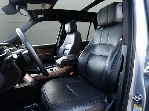 Used 2020 Land Rover Range Rover HSE image 11