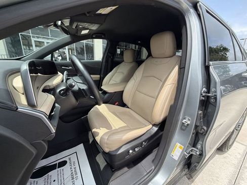 Used 2025 Cadillac XT4 Premium Luxury FWD image 19