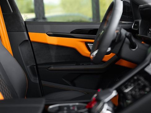 Used 2024 Lamborghini Urus S AWD/4WD image 35