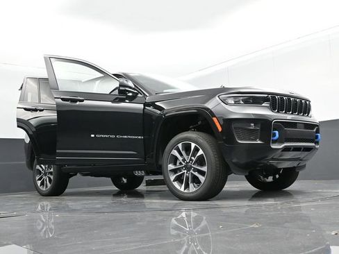 Used 2024 Jeep Grand Cherokee Overland w/ Advanced Protech Group III AWD/4WD image 66