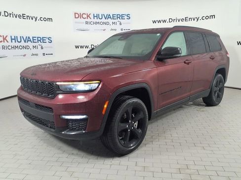 Used 2024 Jeep Grand Cherokee L Limited w/ Luxury Tech Group II image 1