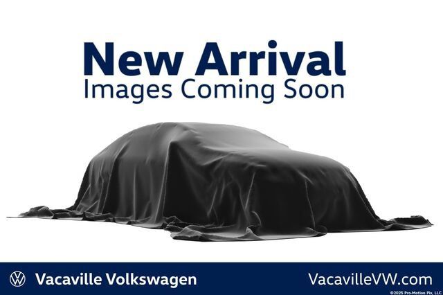 Used 2017 Volvo XC90 T5 Momentum w/ Vision Package FWD image 1