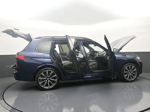 Used 2022 BMW X7 xDrive40i w/ M Sport Package AWD/4WD image 47