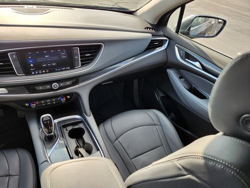 Used 2020 Buick Enclave Essence image 17