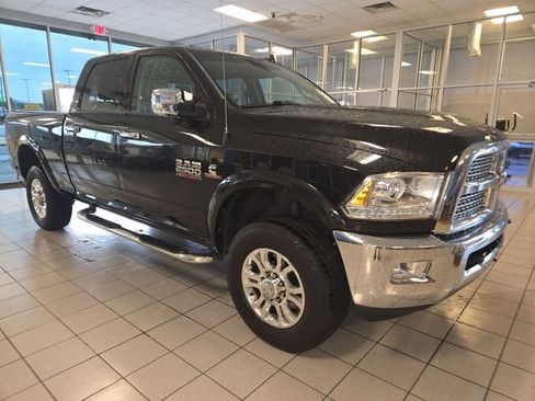 Used 2018 RAM 2500 Laramie AWD/4WD image 2