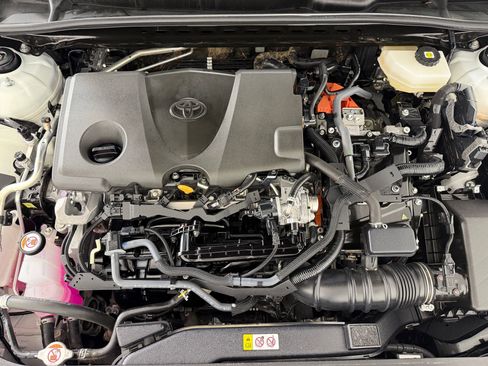 Used 2025 Toyota Camry SE FWD image 31