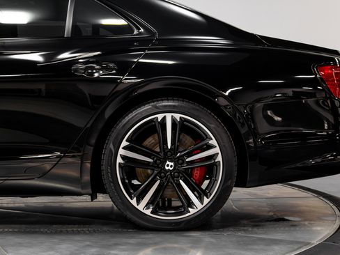 Used 2021 Bentley Flying Spur W12 image 44