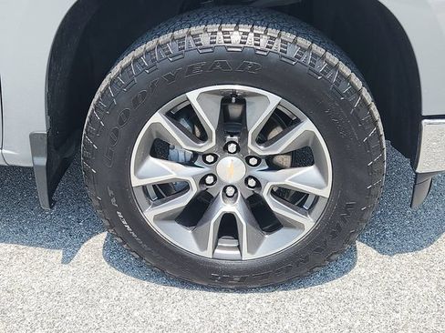 Used 2024 Chevrolet Silverado 1500 LT AWD/4WD image 8
