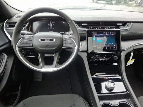 New 2025 Jeep Grand Cherokee Laredo X w/ Luxury Tech Group I image 7