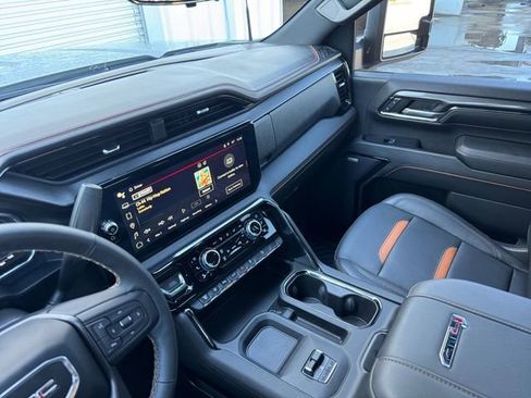 Used 2024 GMC Sierra 2500 AT4 w/ AT4 Premium Plus Package image 11