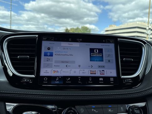 New 2026 Chrysler Pacifica Limited w/ S Appearance Package image 18