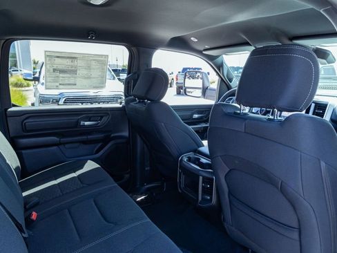 New 2026 RAM 1500 Express AWD/4WD image 16