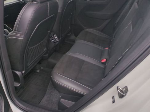 Used 2021 Volvo XC40 T5 R-Design image 30