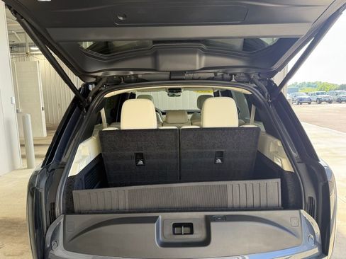 Used 2024 Land Rover Range Rover Long Wheelbase SE AWD/4WD image 16