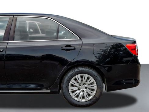 Used 2012 Toyota Camry LE image 11