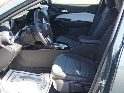 New 2026 Chevrolet Trax LT w/ LT Convenience Package FWD image 25