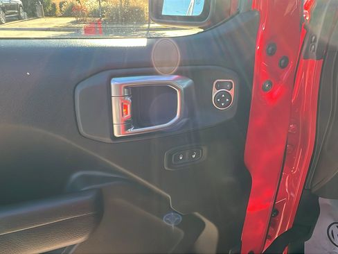 Used 2025 Jeep Wrangler Willys image 15