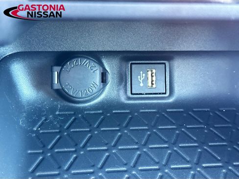 Used 2025 Toyota RAV4 XLE FWD image 17