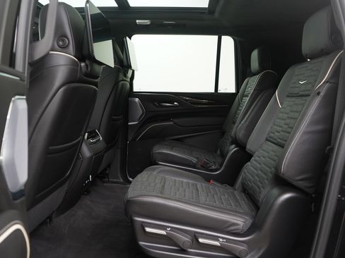 Used 2024 Cadillac Escalade ESV Sport Platinum w/ LPO, ONYX Package image 23