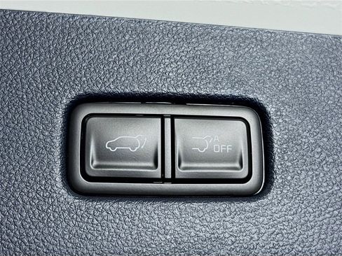 Used 2026 Kia Carnival EX image 31