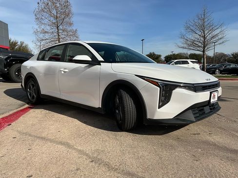 Used 2025 Kia K4 LXS image 4